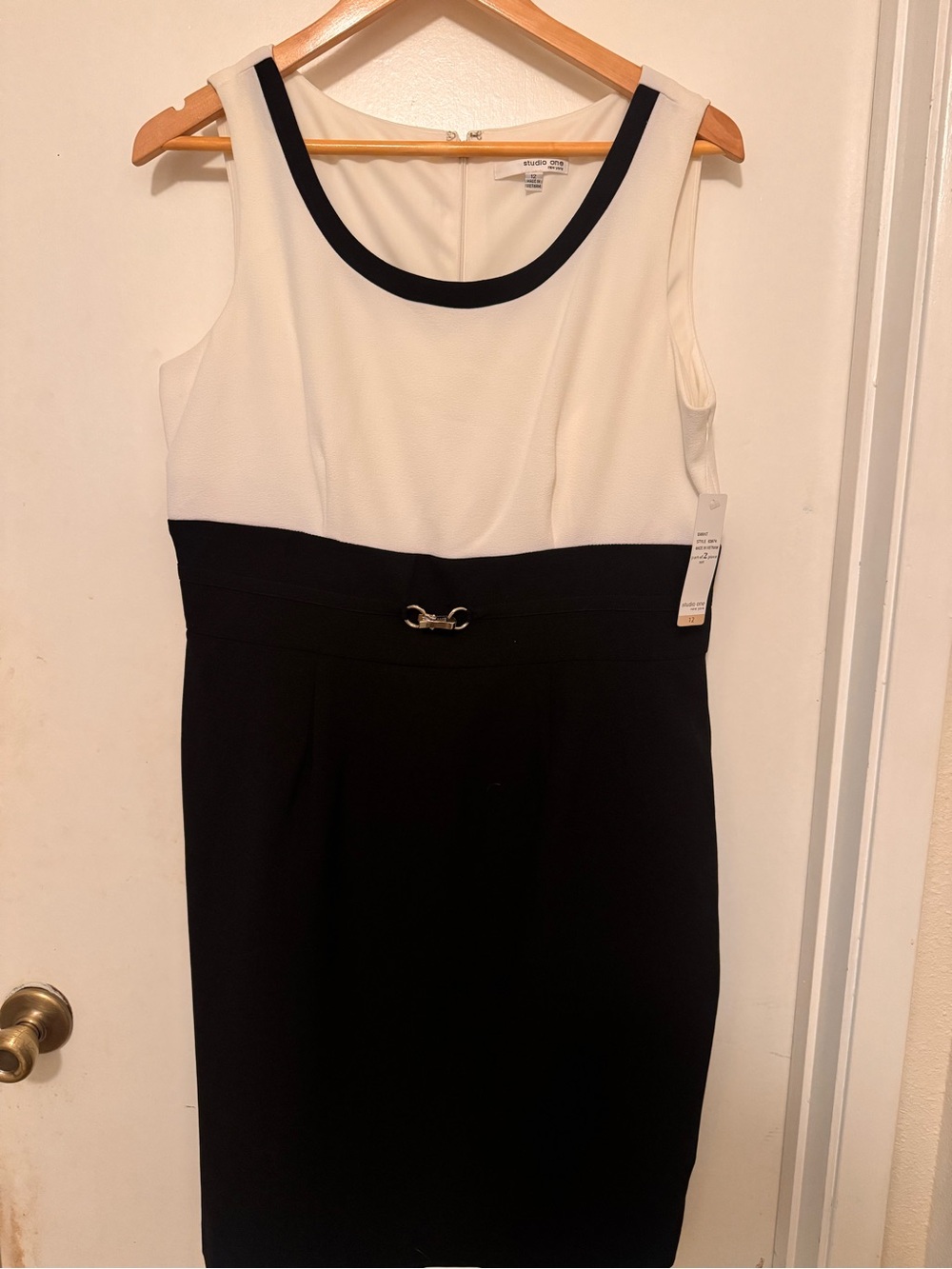 Studio One Black and White Colorblock Midi Sheath Dress